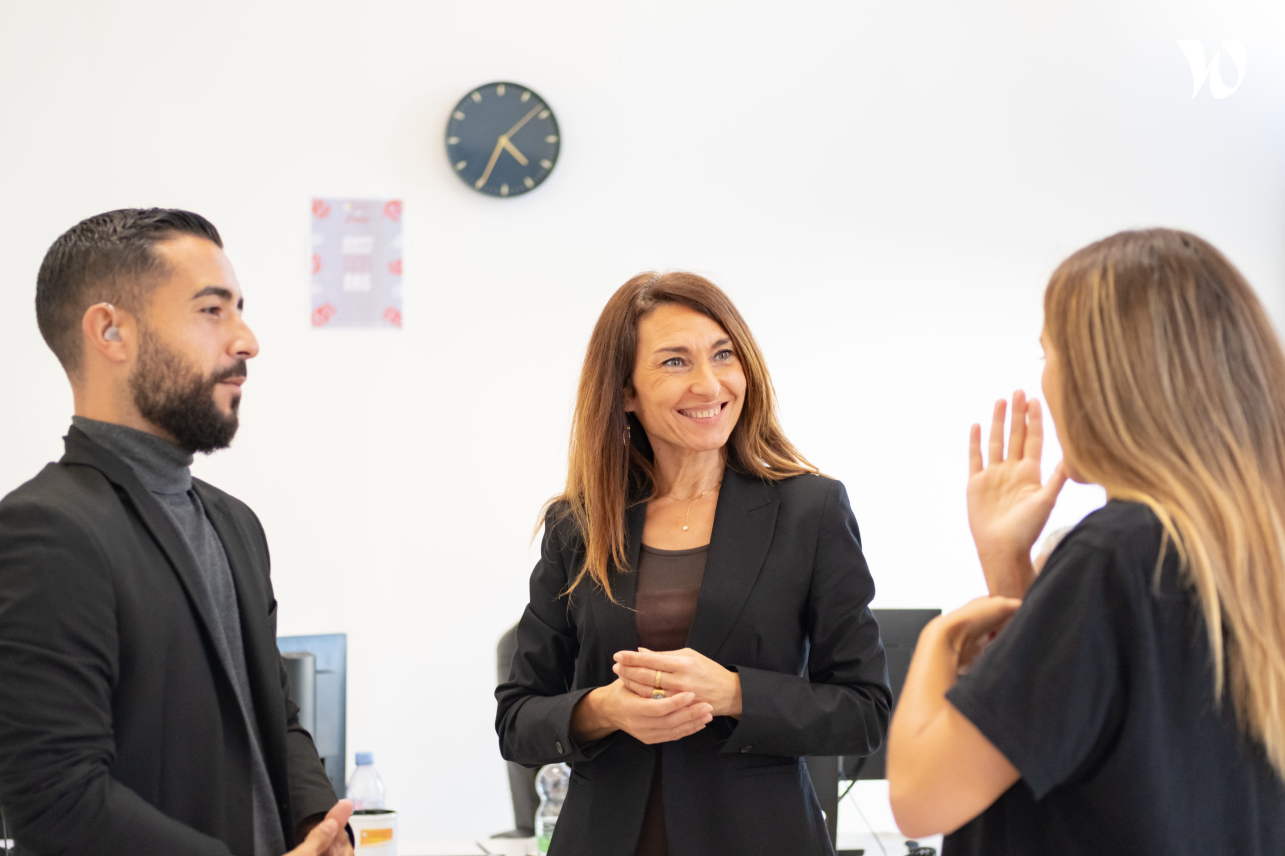 Cours de Langue des Signes Française : quels avantages pour les salariés ?